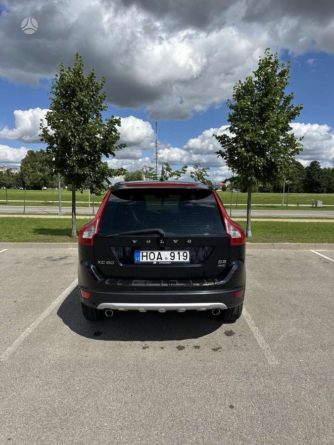 Volvo XC60 2010 — салон