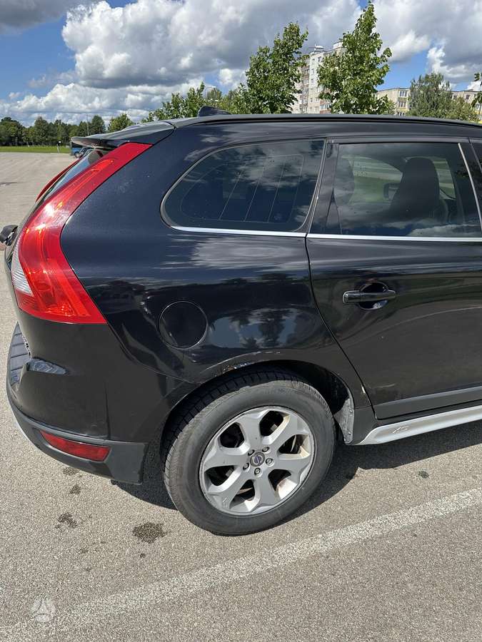 Volvo XC60 2010 — двигун 2400 cm³, 163 HP (120kW)