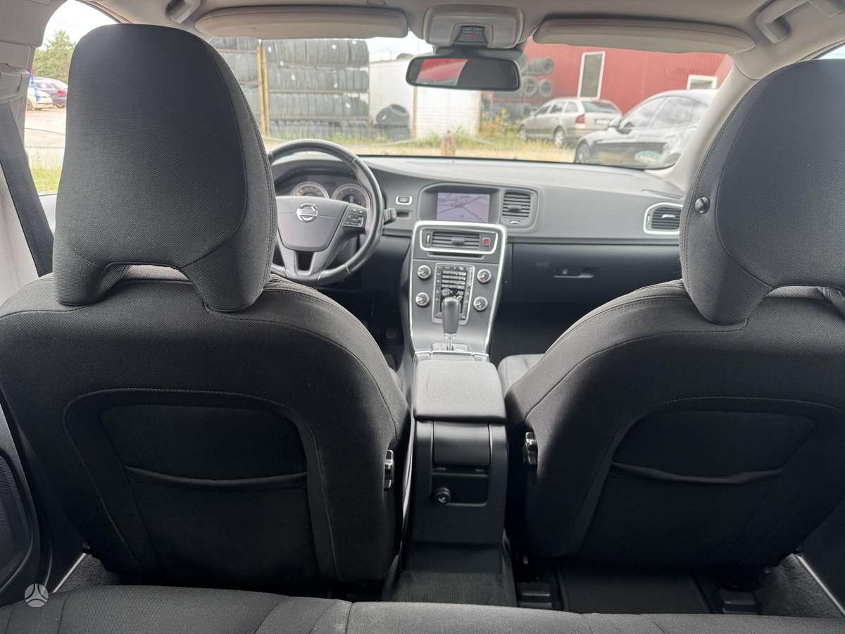 Volvo V60 2012 — photo 12
