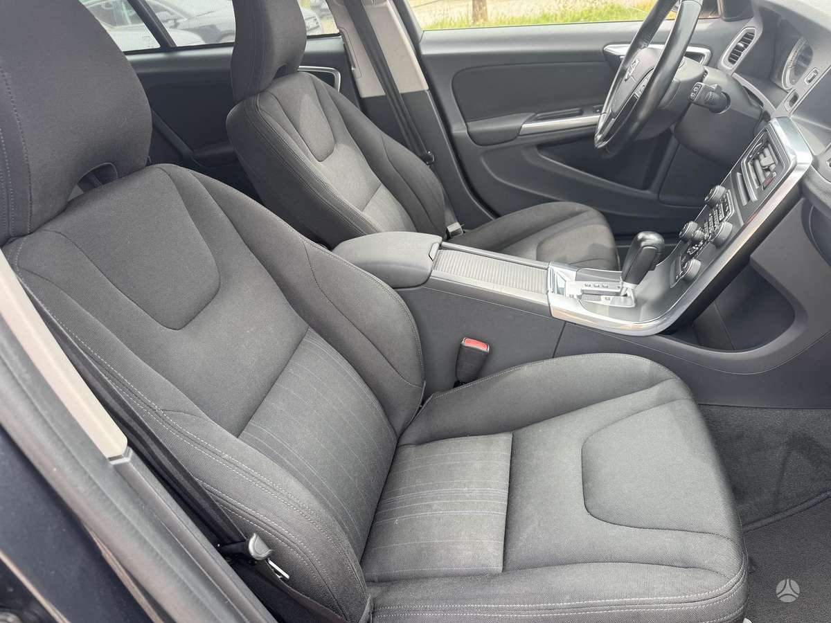 Volvo V60 2012 — photo 15