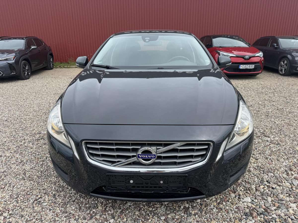 Volvo V60 2012 — rear view