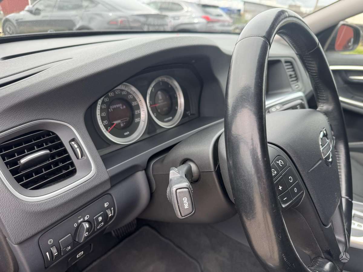 Volvo V60 2012 — photo 21