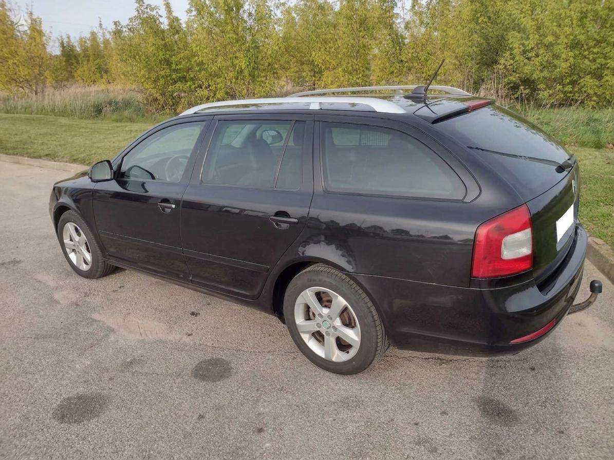 Skoda Octavia 2011 — салон