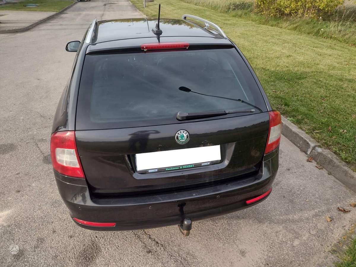 Skoda Octavia 2011 — двигун 1598 cm³, 105 HP (77kW)