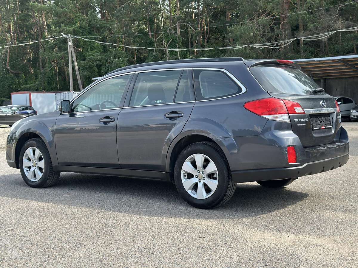Subaru Outback 2010 — photo 11