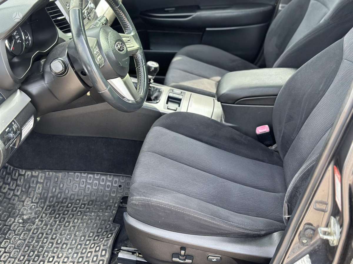 Subaru Outback 2010 — photo 17