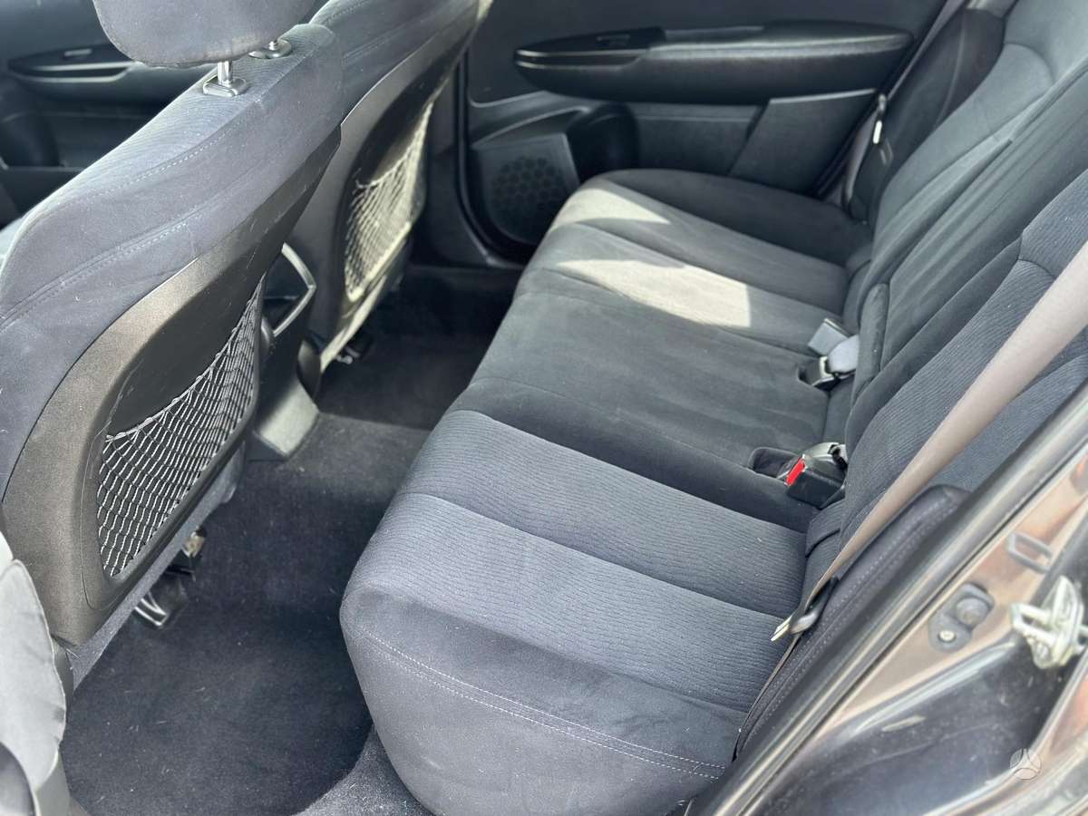 Subaru Outback 2010 — photo 21