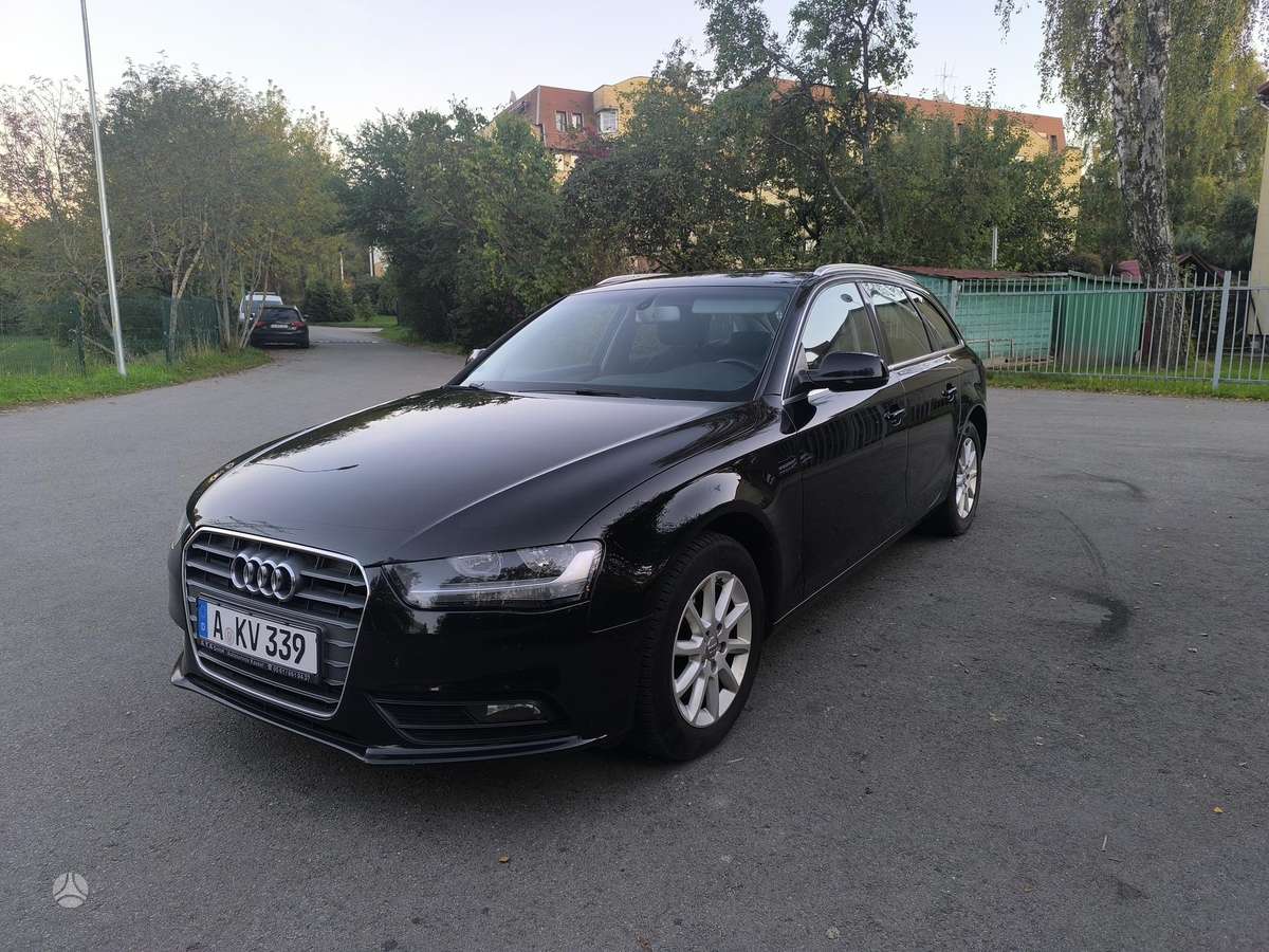 Audi A4 2014 — вигляд ззаду