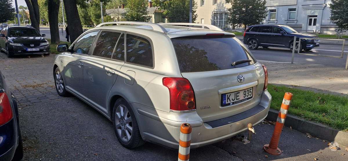 Toyota Avensis 2004 — engine 2200 cm³, 177 HP (130kW)