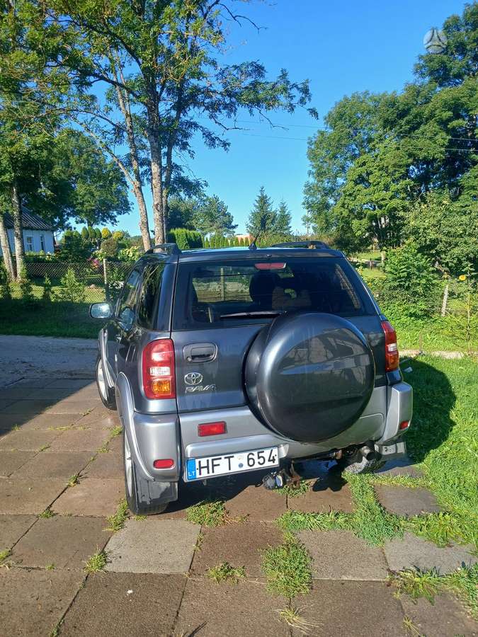 Toyota RAV4 2005 — rear view