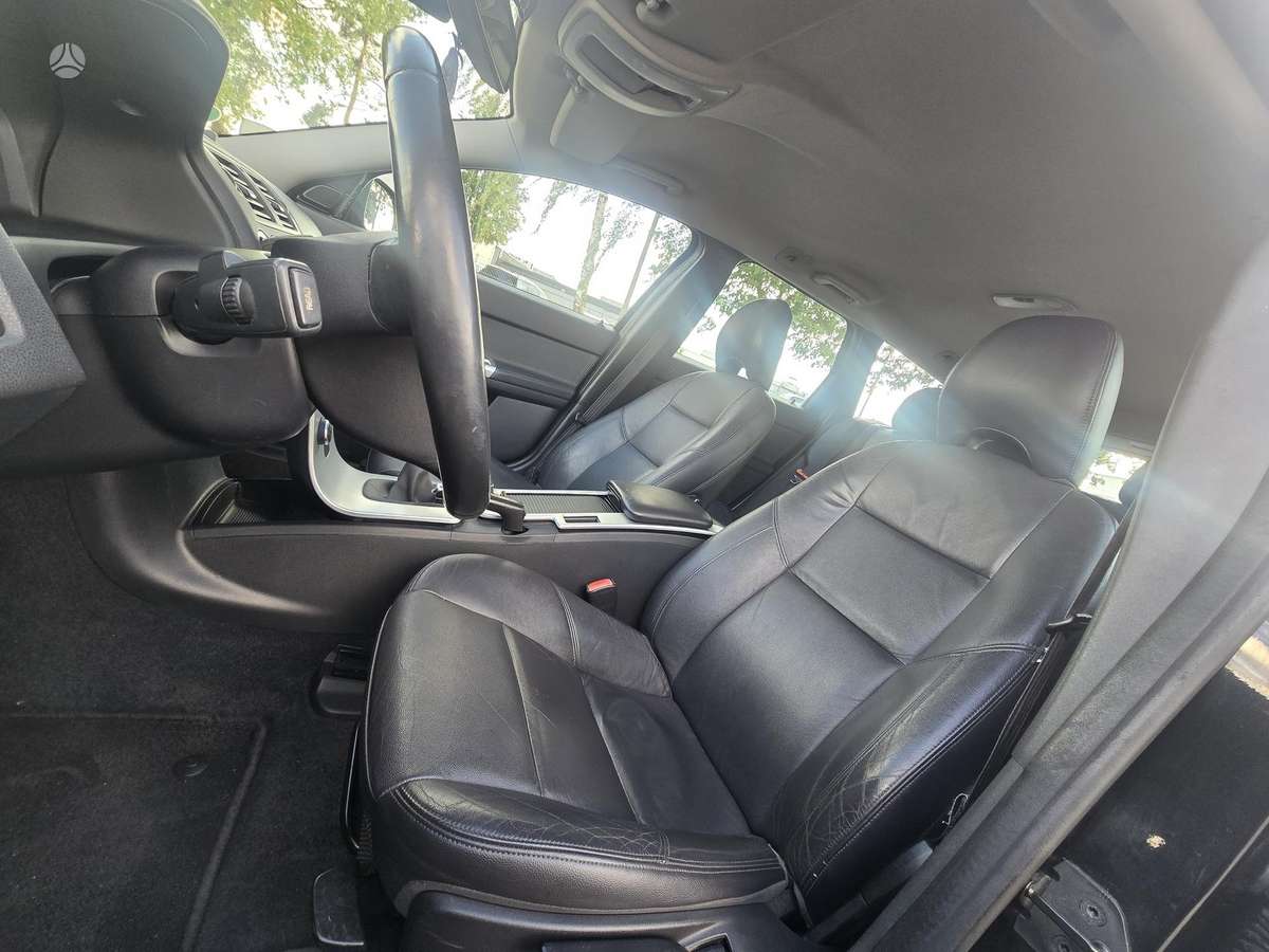 Volvo V50 2012 — photo 10