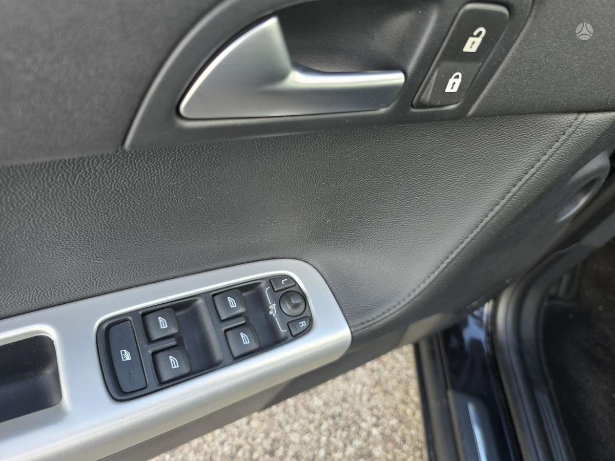 Volvo V50 2012 — photo 13