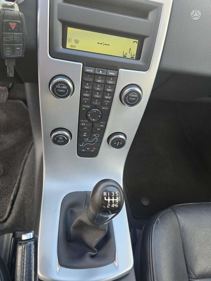 Volvo V50 2012 — photo 17