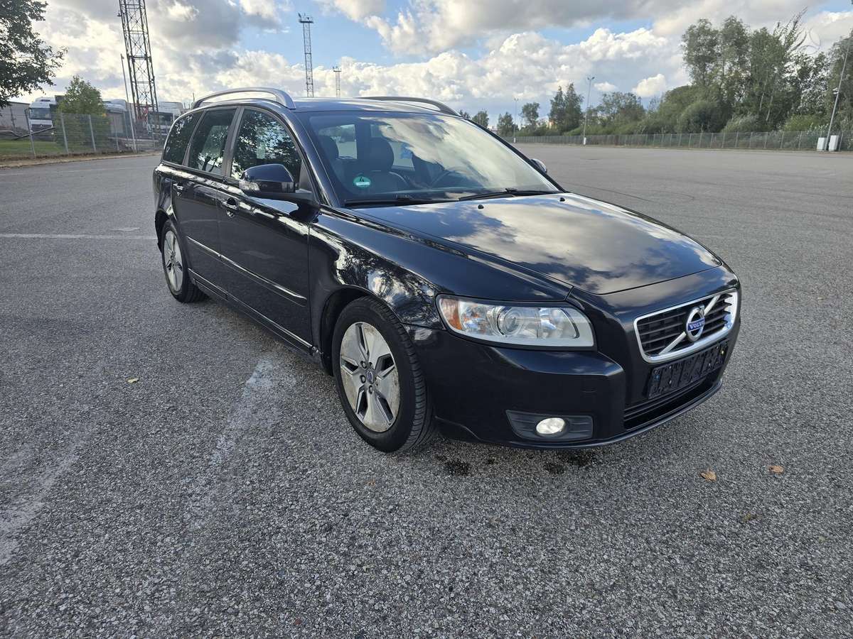 Volvo V50 2012 — interior