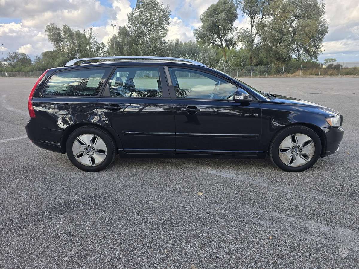 Volvo V50 2012 — engine 1560 cm³, 114 HP (84kW)