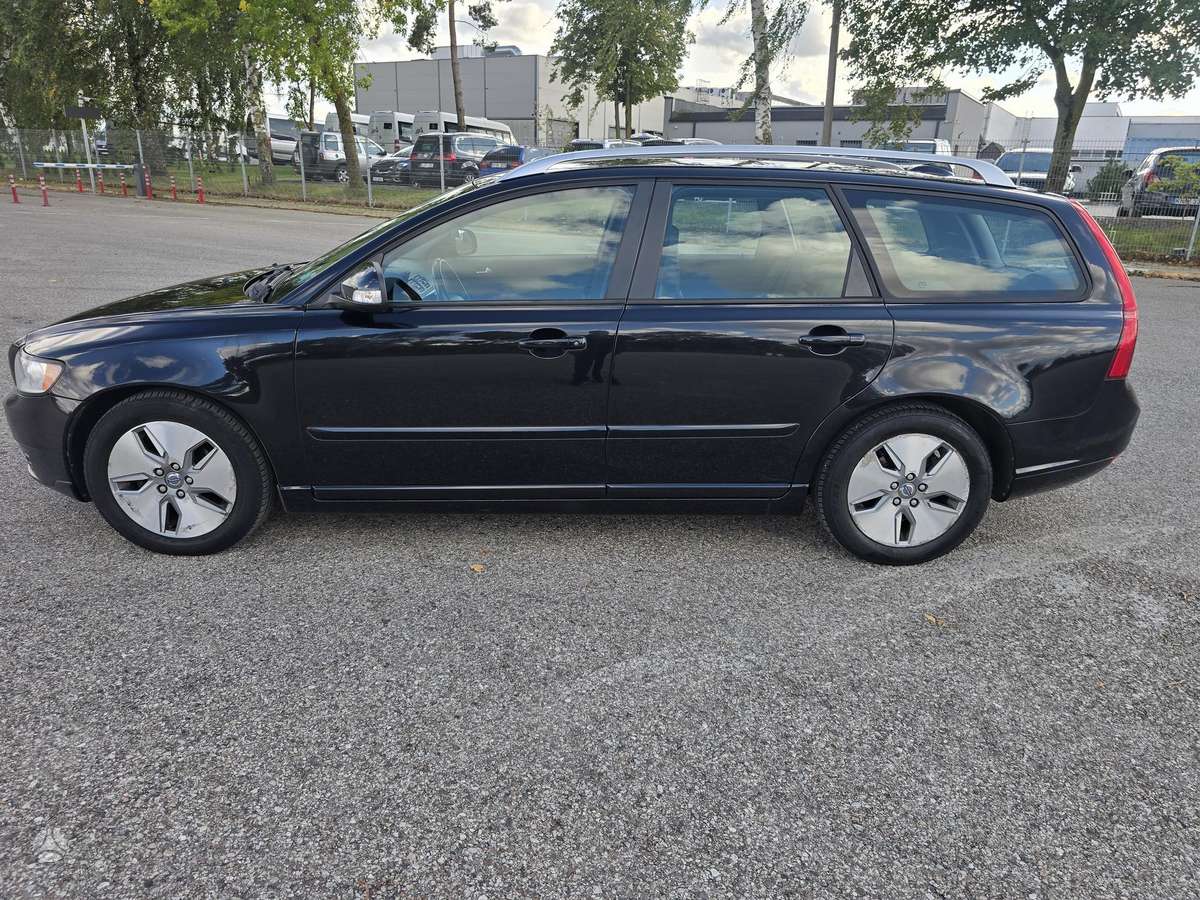 Volvo V50 2012 — photo 7