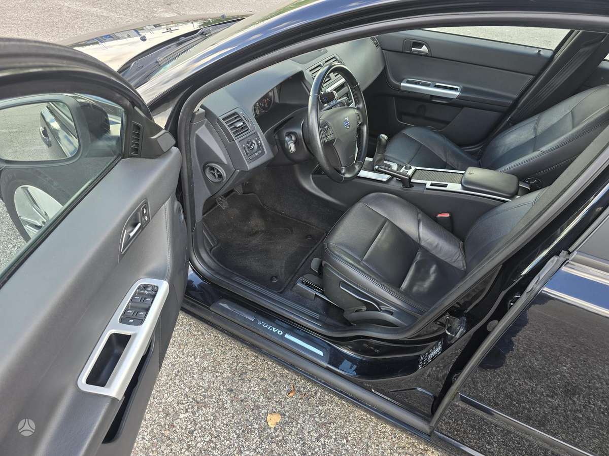 Volvo V50 2012 — photo 8