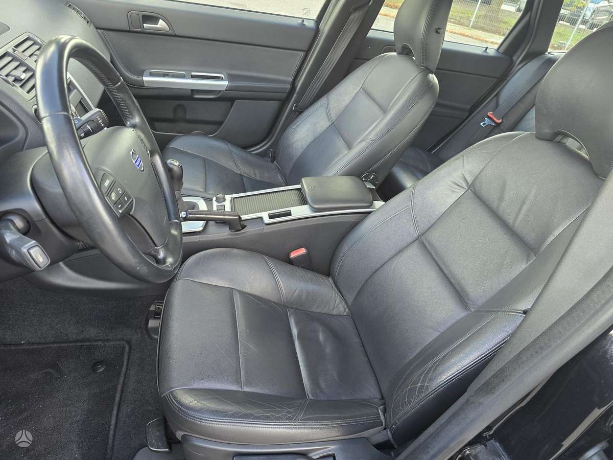 Volvo V50 2012 — photo 9