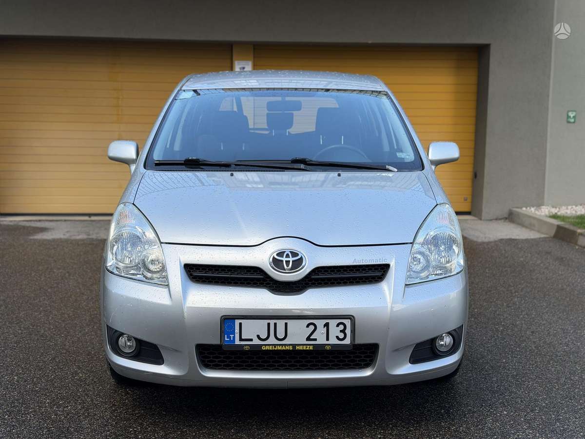 Toyota Corolla 2007 — вигляд ззаду