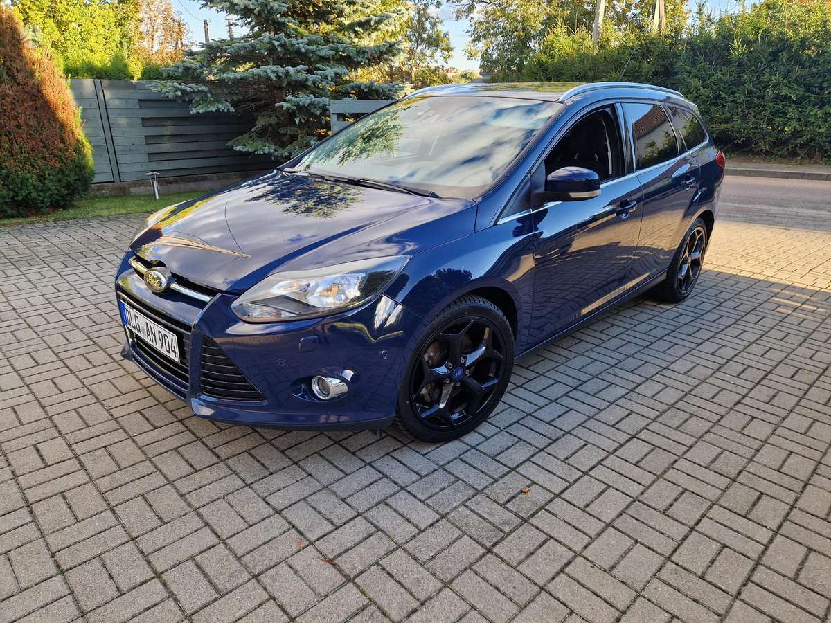 Ford Focus 2012 — вигляд ззаду