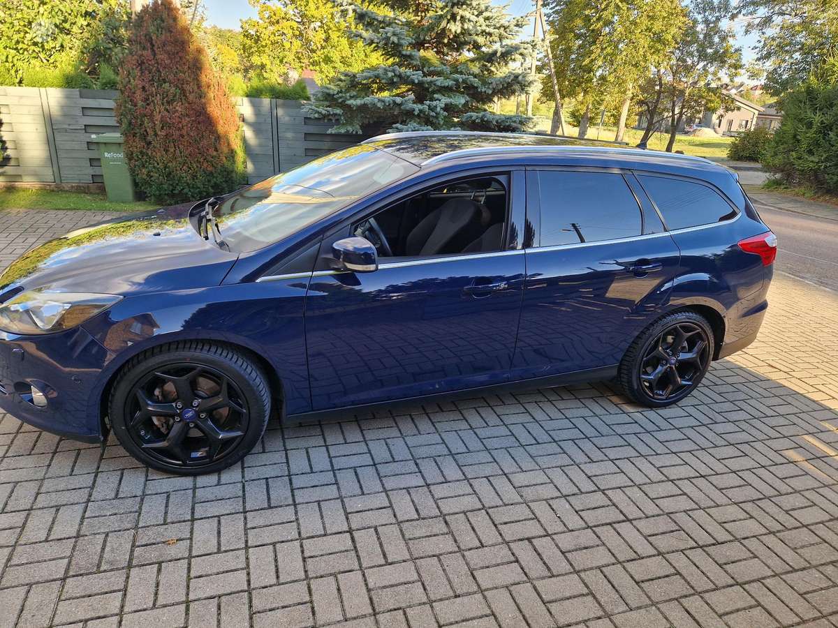 Ford Focus 2012 — двигун 1596 cm³, 150 HP (110kW)
