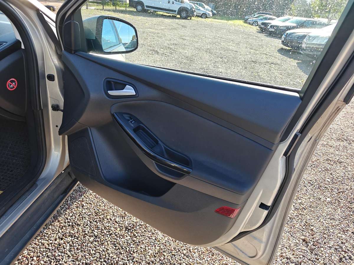 Ford Focus 2015 — photo 14