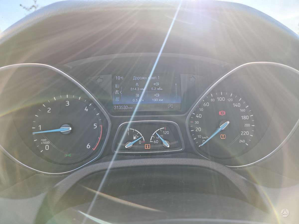 Ford Focus 2015 — photo 16