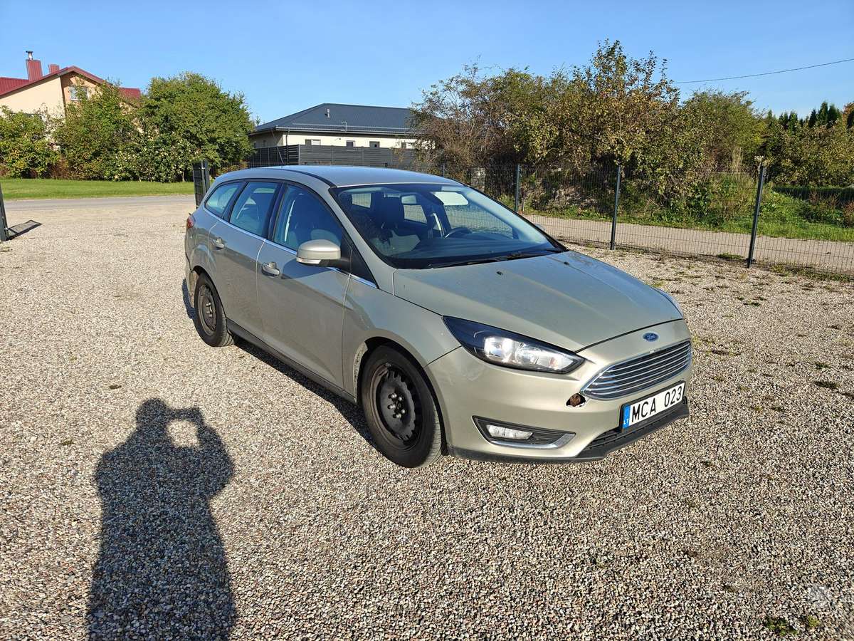 Ford Focus 2015 — rear view