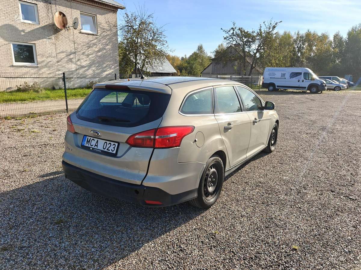 Ford Focus 2015 — interior