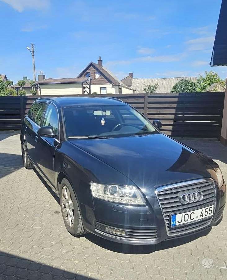 Audi A6 2010 — вигляд ззаду