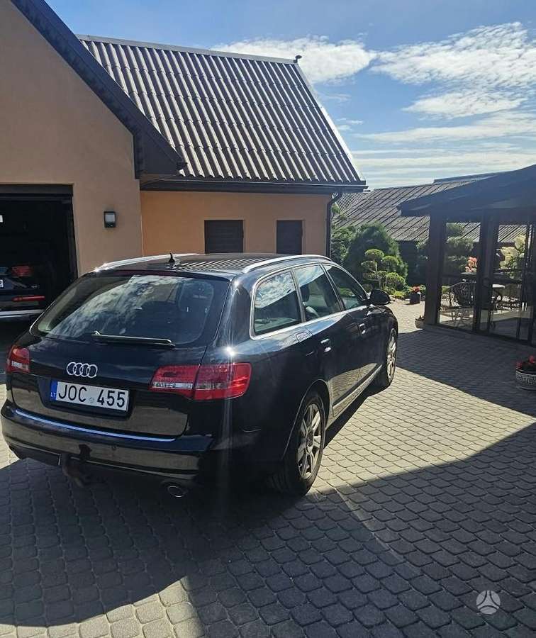 Audi A6 2010 — салон