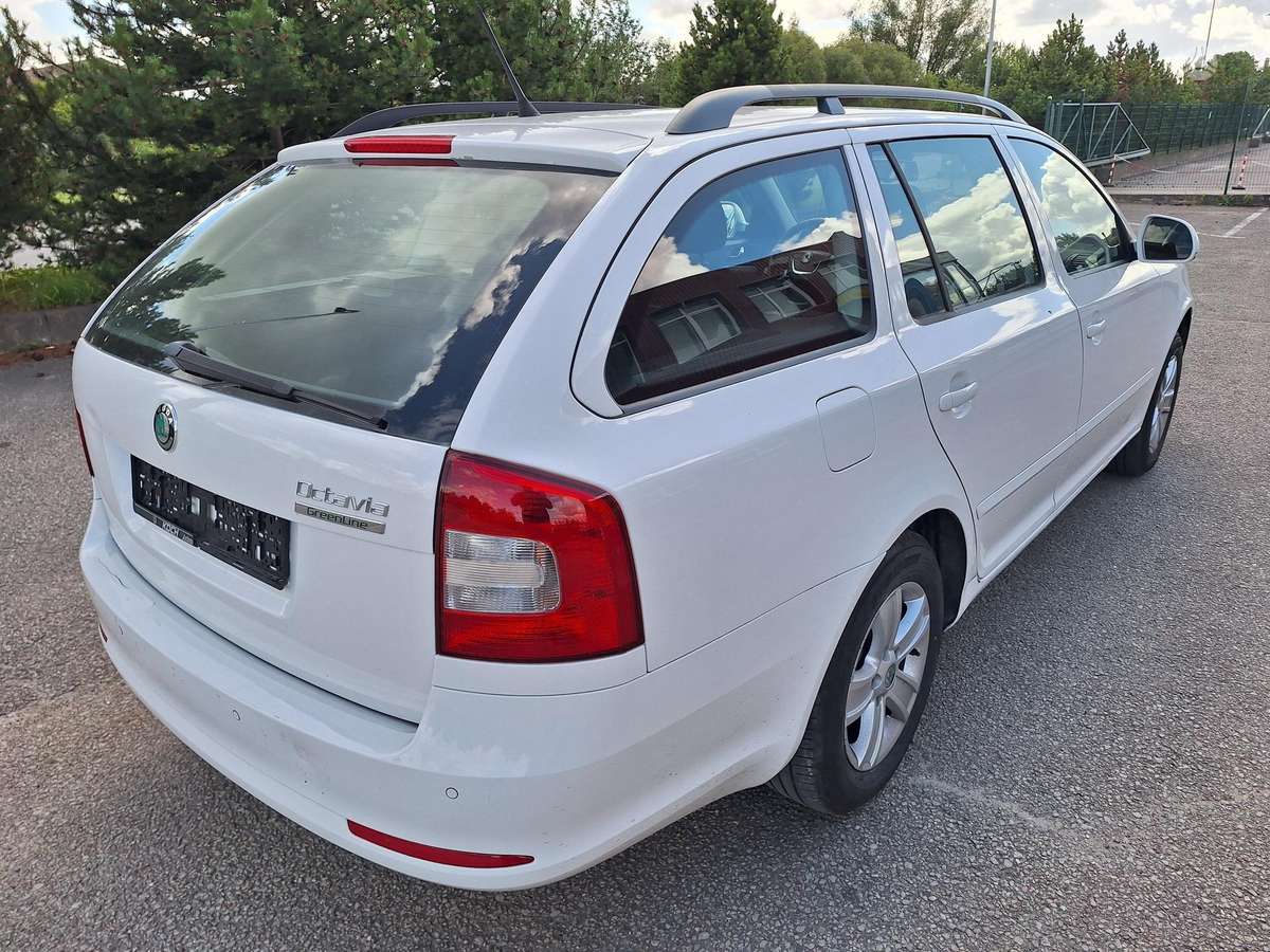 Skoda Octavia 2012 — engine 1598 cm³, 105 HP (77kW)