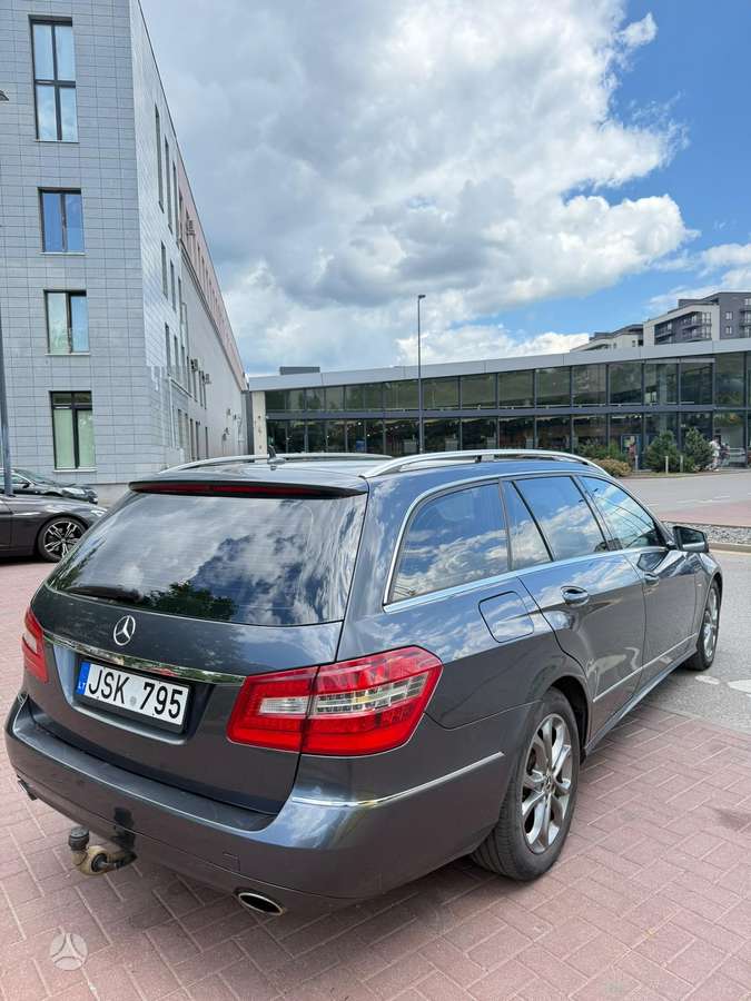 Mercedes-Benz E350 2010 — двигун 2987 cm³, 231 HP (170kW)