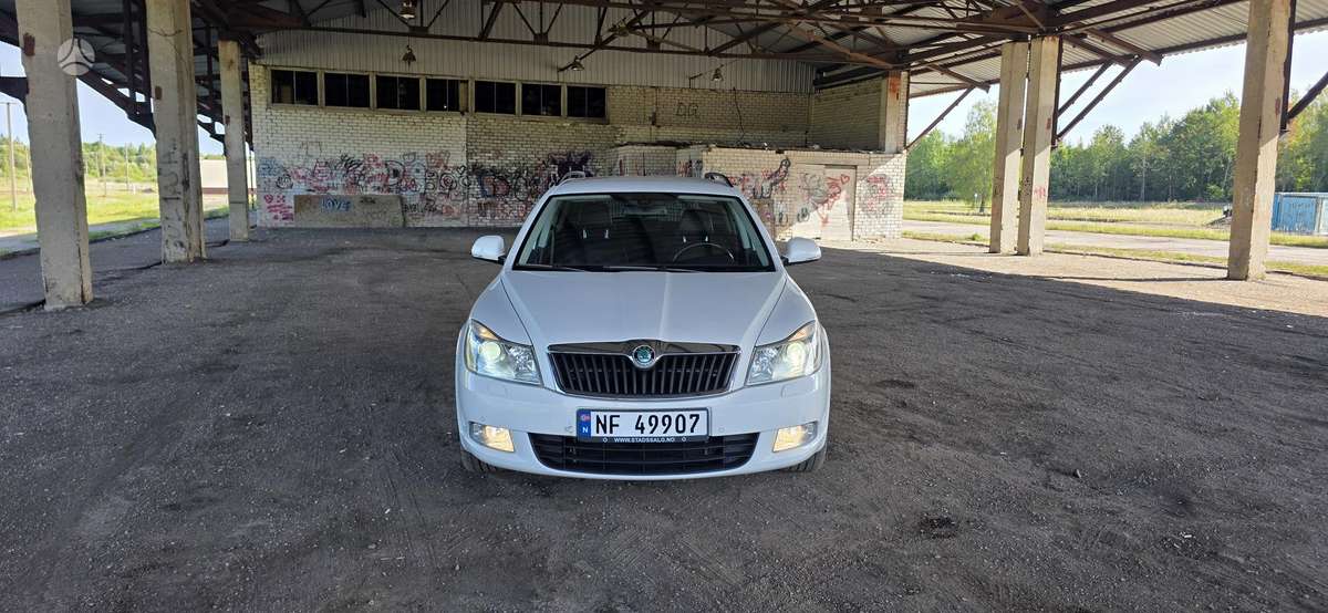 Skoda Octavia 2011 — interior