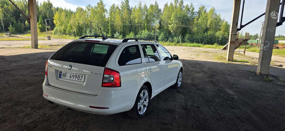 Skoda Octavia 2011 — engine 1598 cm³, 105 HP (77kW)