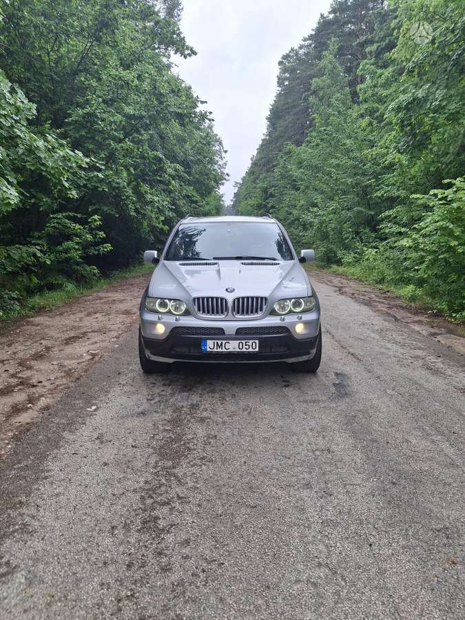 BMW X5 2004 — салон