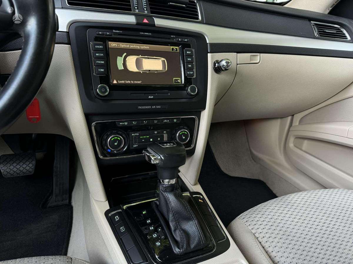 Skoda Superb 2011 — photo 18