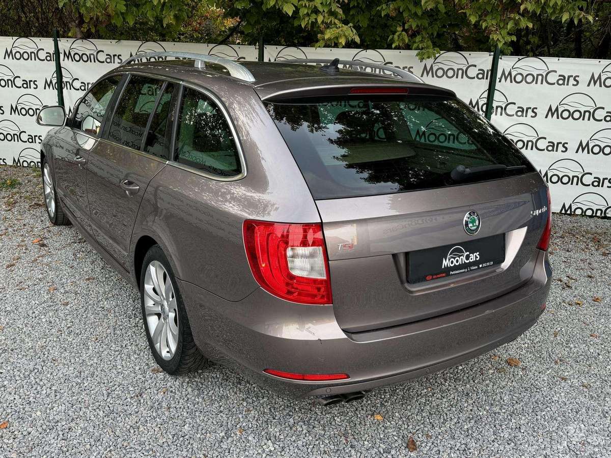 Skoda Superb 2011 — photo 8