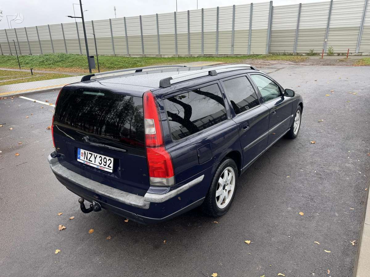 Volvo V70 2004 — двигун 2401 cm³, 131 HP (96kW)