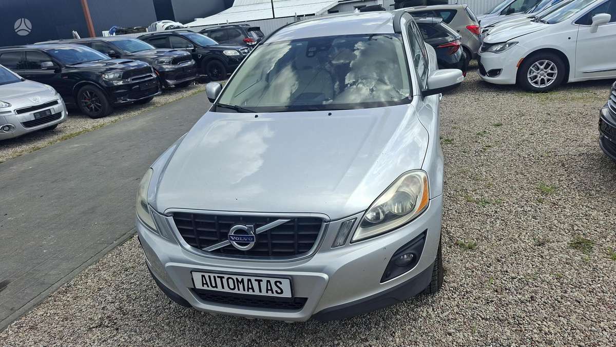 Volvo XC60 2010 — салон