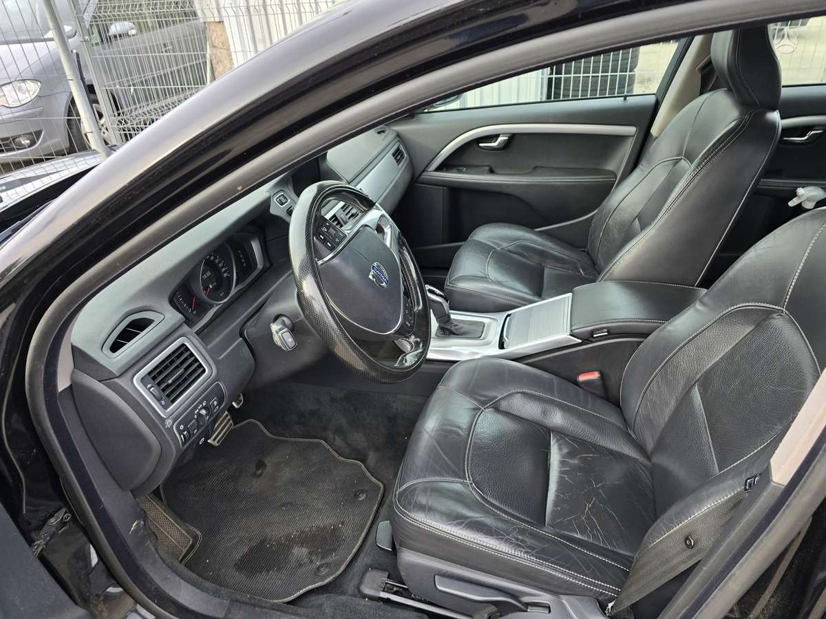 Volvo V70 2015 — photo 10