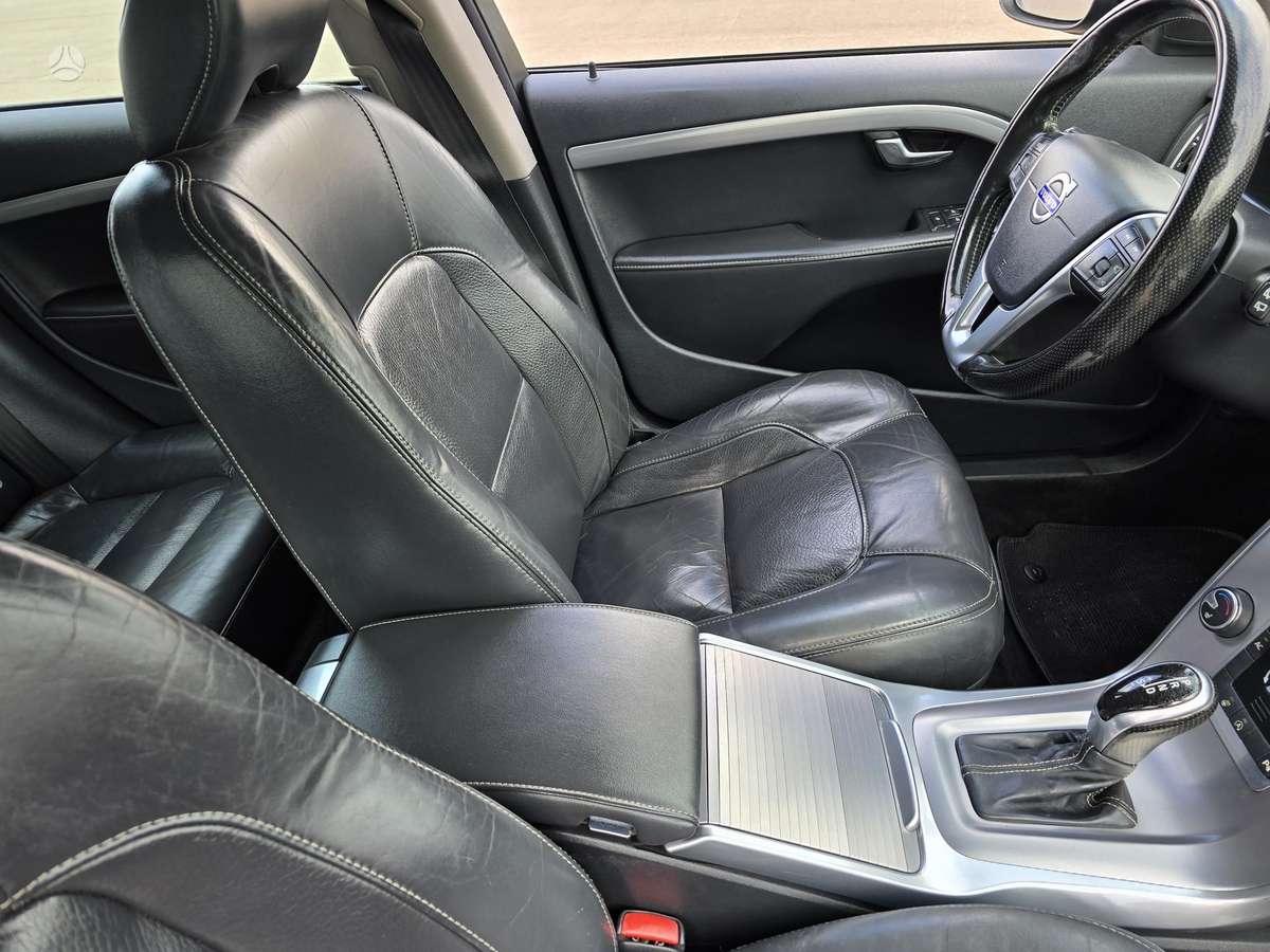 Volvo V70 2015 — photo 11