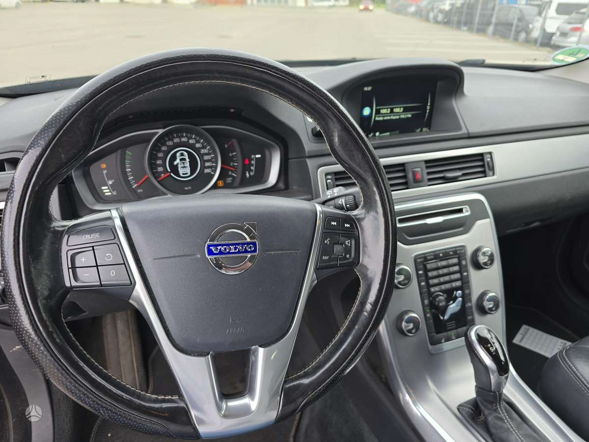 Volvo V70 2015 — photo 11