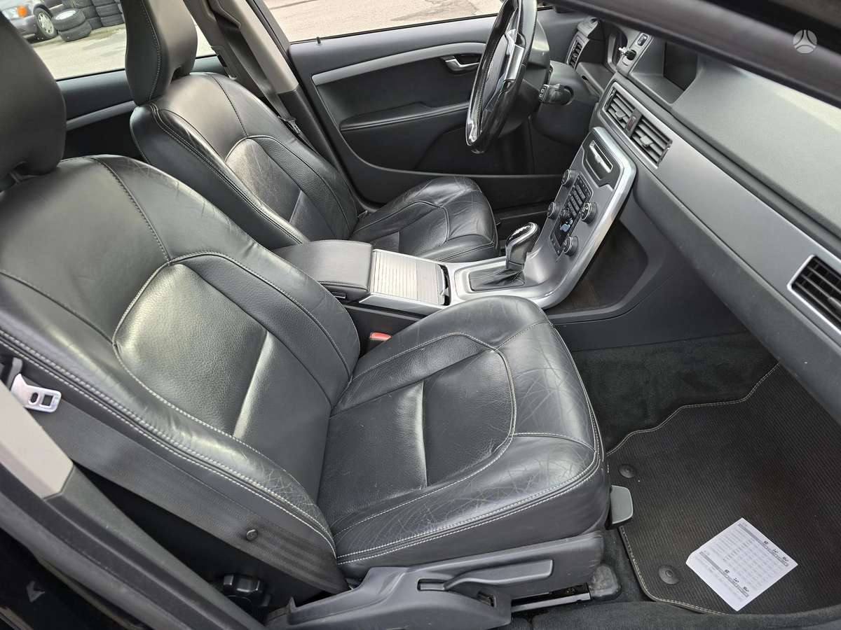 Volvo V70 2015 — photo 12