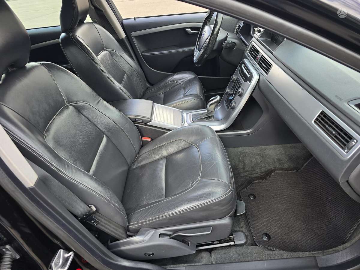 Volvo V70 2015 — photo 12