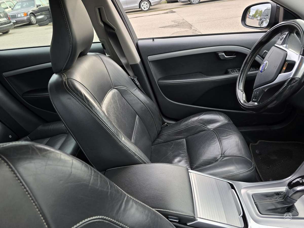 Volvo V70 2015 — photo 14