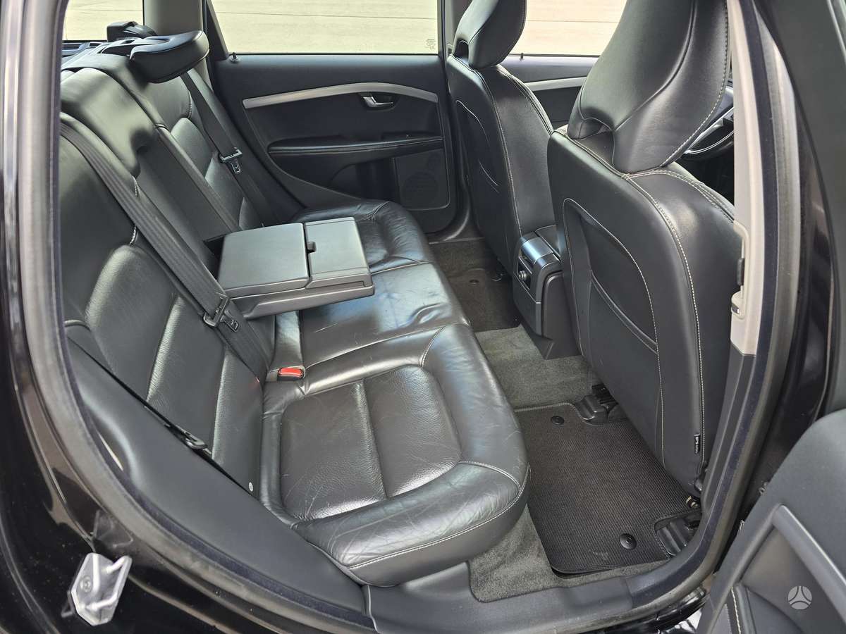 Volvo V70 2015 — photo 17
