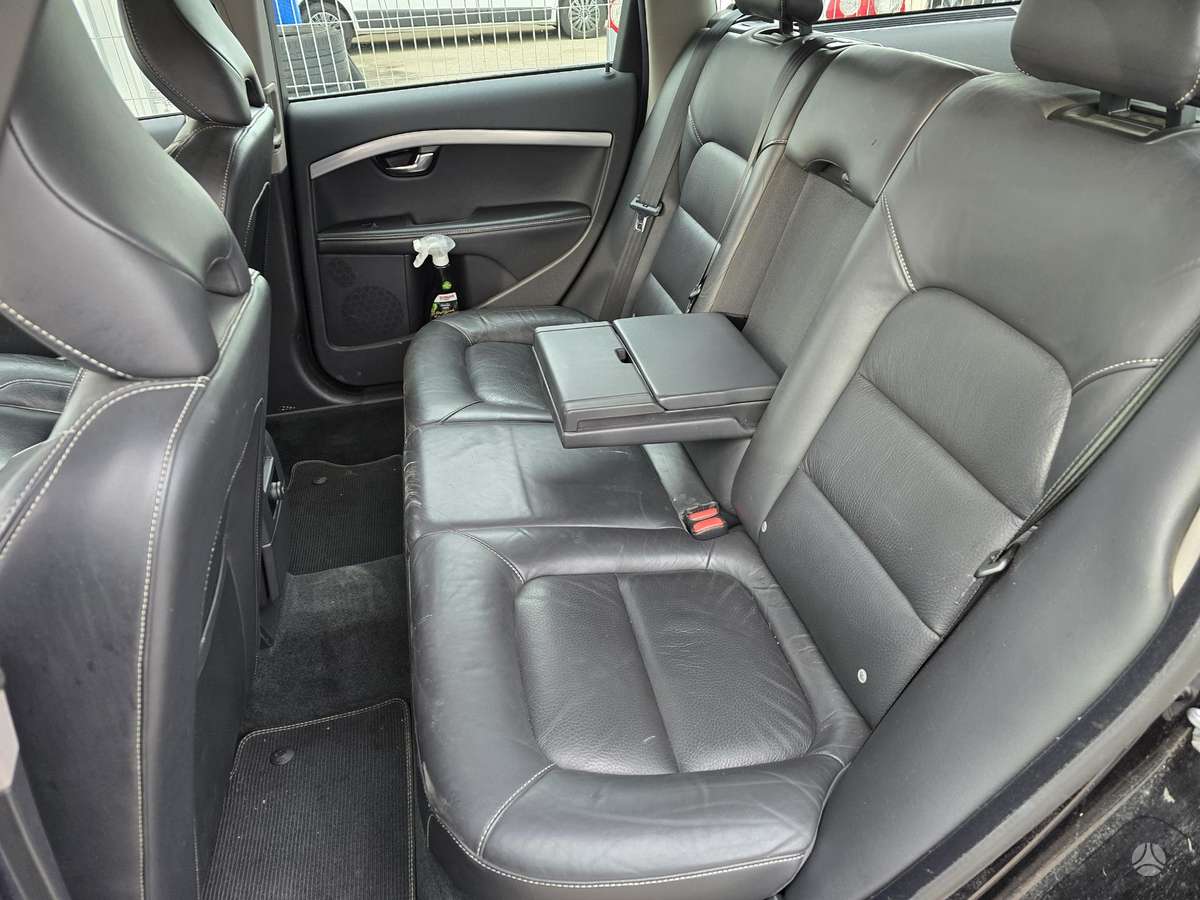 Volvo V70 2015 — photo 17
