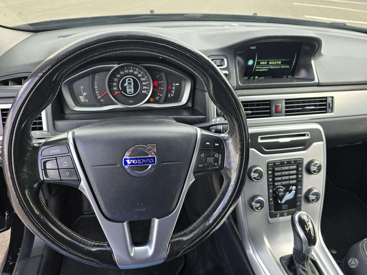 Volvo V70 2015 — photo 18