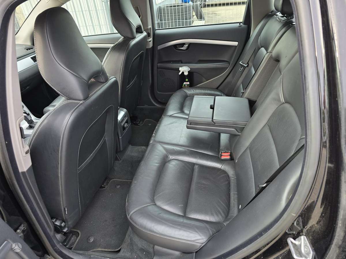 Volvo V70 2015 — photo 18